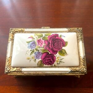 VINTAGE WILLITTS PORCELAIN MUSIC BOX